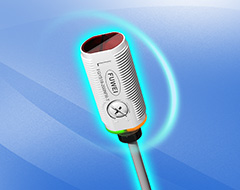 Why is this sensor a reliable solution to the challenge of detecting transparent bottles?